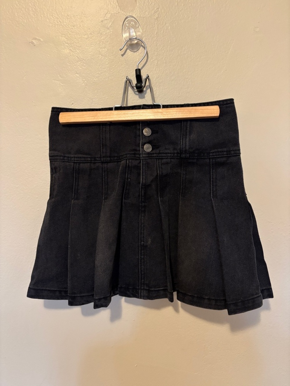 Black High-Waist Pleated Mini Skirt